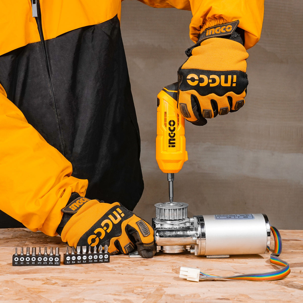 INGCO Cordless Screwdriver, 4 N.m, 240 RPM, With 18 PCS Cr-V Bits+Holder