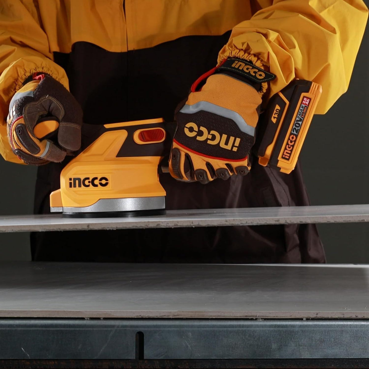 Cordless tile vibration machine